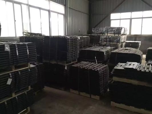 Highly durable HRC37-49 Pc200 track shoes for excavator triple grouser track pad